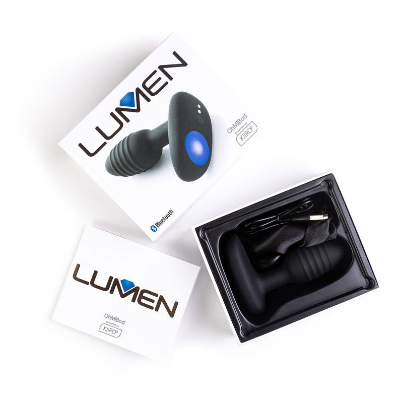 KIIROO Lumen anální plug s LED a vibrací, aplikace